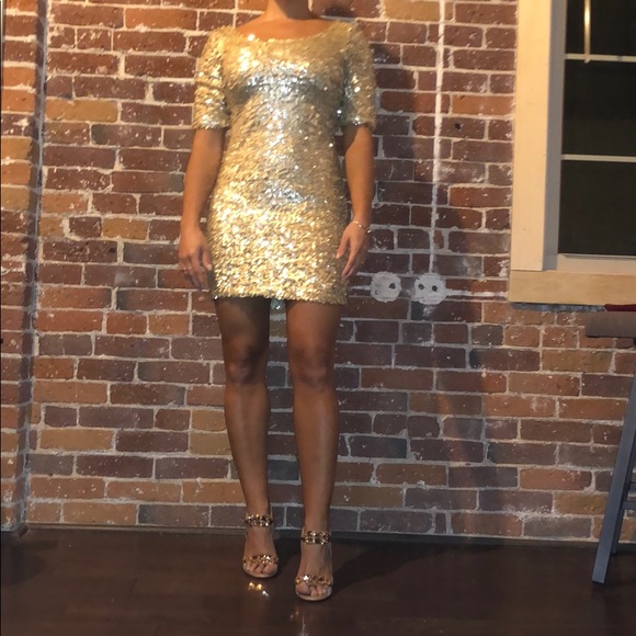 Ark & Co Matte Gold Feather Sequin Short Sleeve Mini Dress Size Small - Picture 5 of 6
